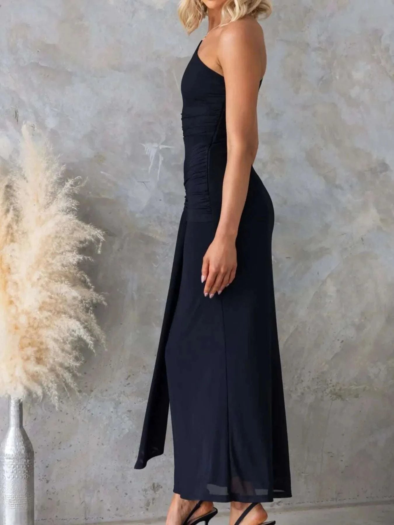 One-Shoulder Cutout Bodycon Maxi Dress WESTCLOSET