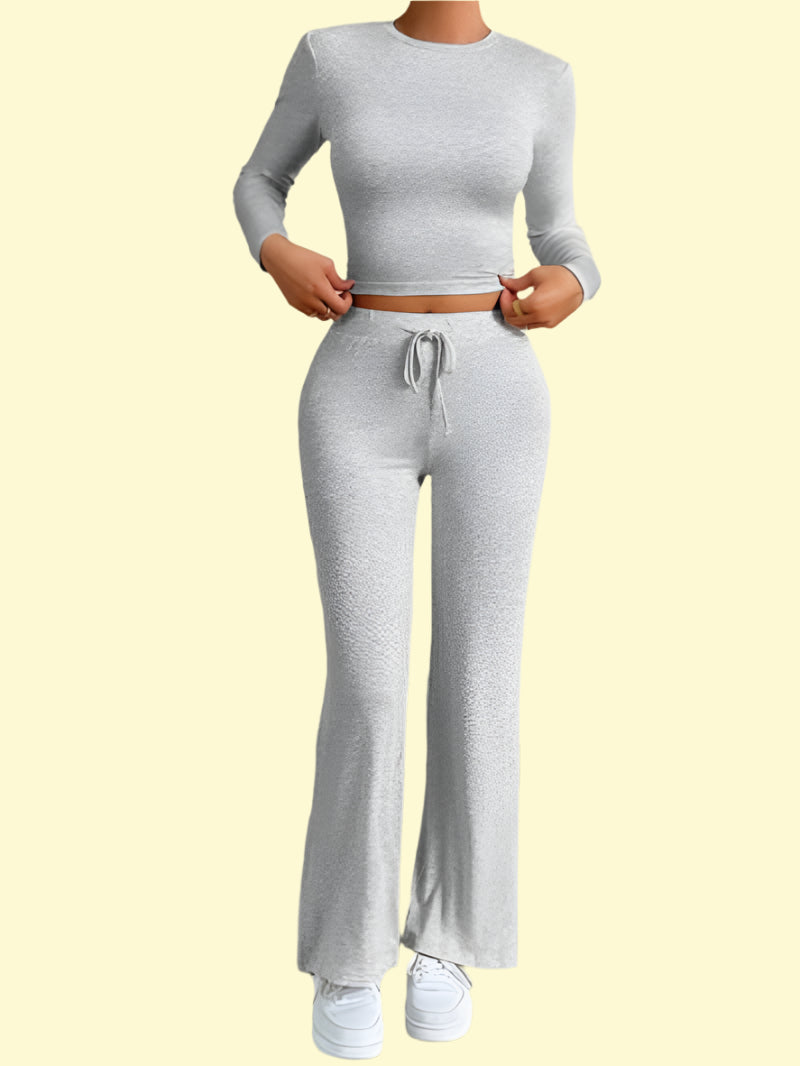 Cozy two-piece loungewear with drawstring pants 
