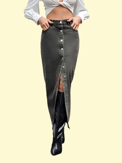 Flirty high-rise denim skirt for street style