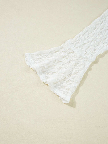 Slightly stretchy lace blouse for comfortable fit